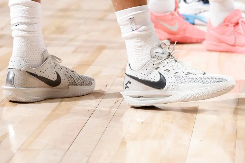 b one sports-坎宁安穿着Cut3迎来复出，得到13分5篮板10助攻